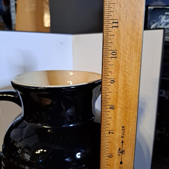 Le Creuset Stoneware Large 2Qt Pitcher Water Jug Black 9" Tall 12-25 - Picture 10 of 16